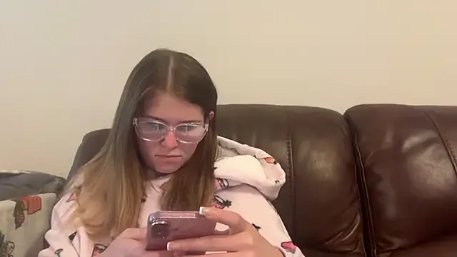 seraphine23 – webcam model profile photo Image 8