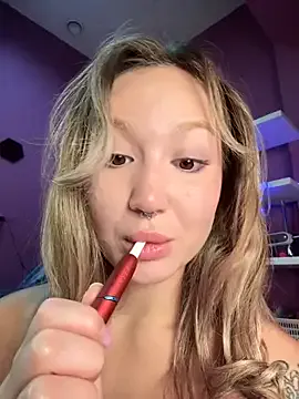 Yui-Ch – webcam model profile photo Image 4