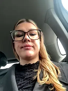 PumaShyXD – webcam model profile photo Image 9