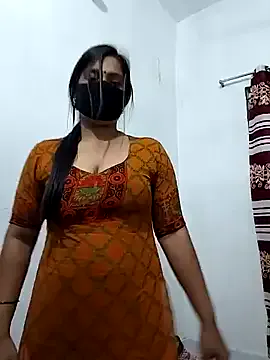 emyii – webcam model profile photo Image 2