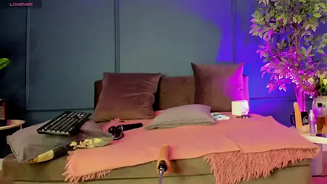 MerlyG – webcam model profile photo Image 8