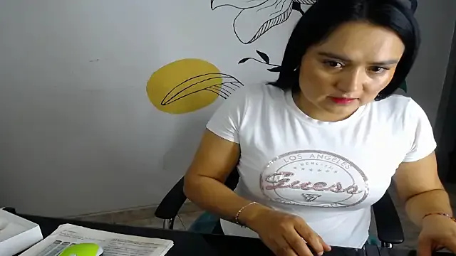 Selen-S – webcam model profile photo Image 5