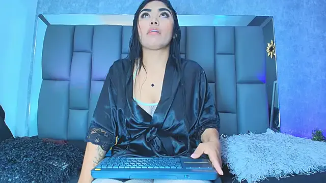 katt008 – webcam model profile photo Image 2