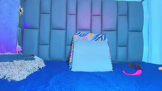 katt008 – webcam model profile photo Image 9