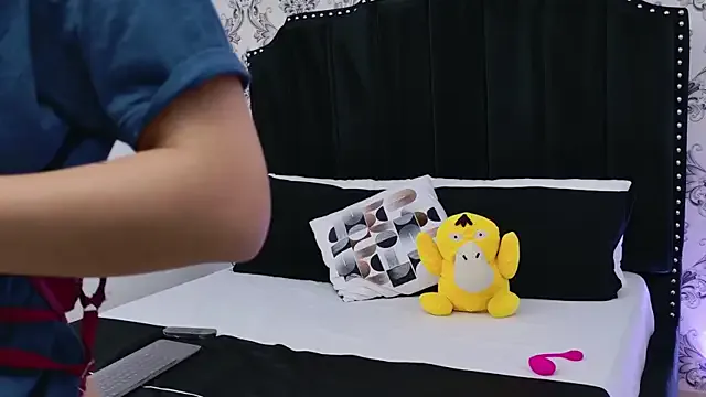 indialatin – webcam model profile photo Image 6