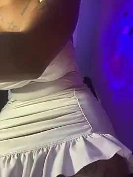 Selen-S – webcam model profile photo Image 11