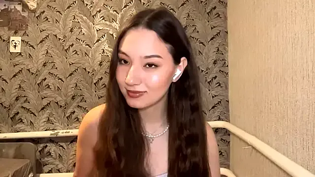 sarina7s – webcam model profile photo Image 2