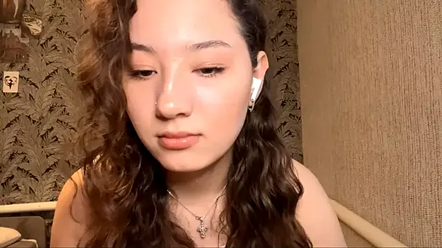 sarina7s – webcam model profile photo Image 7