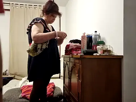 newMichelle – webcam model profile photo Image 2