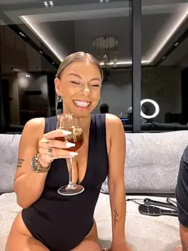 -MiaSweet- – webcam model profile photo Image 12