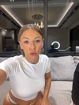 -MiaSweet- – webcam model profile photo Image 8