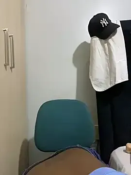 PumaShyXD – webcam model profile photo Image 4