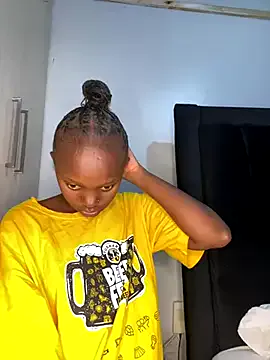 PumaShyXD – webcam model profile photo Image 6