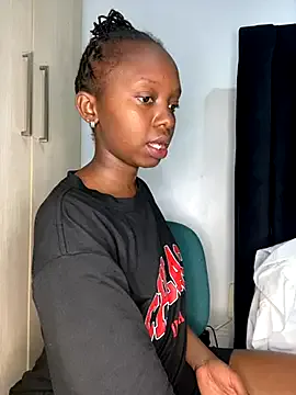 PumaShyXD – webcam model profile photo Image 7