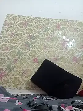 Your_Paris – webcam model profile photo Image 9