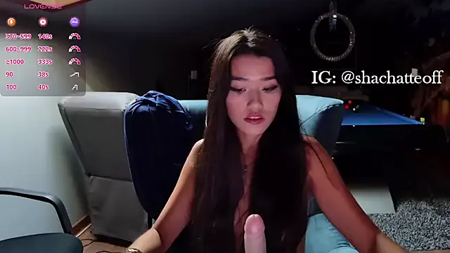 HugeBoobsAlice – webcam model profile photo Image 6