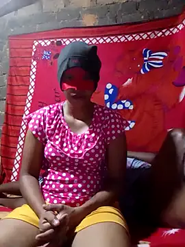 PumaShyXD – webcam model profile photo Image 3