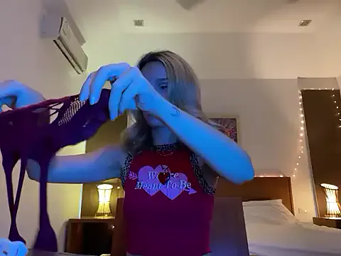 valerieh – webcam model profile photo Image 17