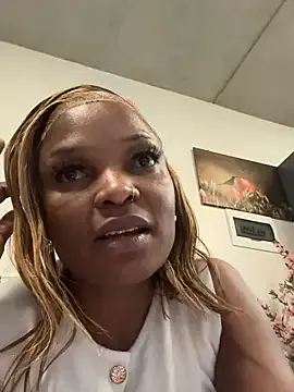 Yaya--728 – webcam model profile photo Image 12