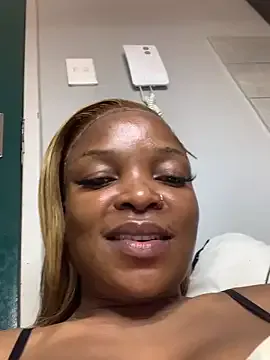 Yaya--728 – webcam model profile photo Image 13