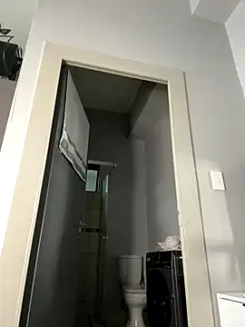 Yaya--728 – webcam model profile photo Image 4