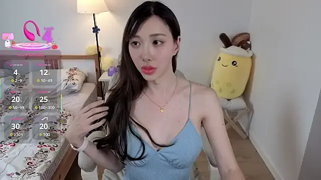 R-bonbon – webcam model profile photo Image 6