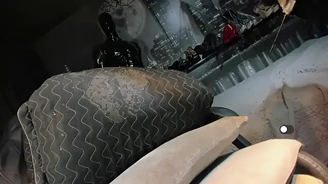 onlykira – webcam model profile photo Image 10