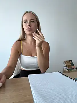 LiliBanger – webcam model profile photo Image 15