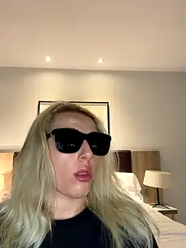 Yui-Ch – webcam model profile photo Image 11