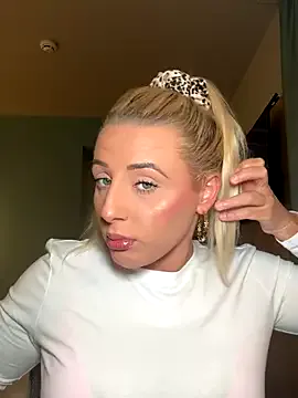 Yui-Ch – webcam model profile photo Image 15