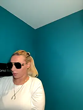 Yui-Ch – webcam model profile photo Image 16