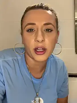 Yui-Ch – webcam model profile photo Image 2