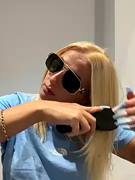 Yui-Ch – webcam model profile photo Image 3