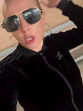 Yui-Ch – webcam model profile photo Image 4