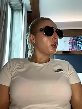 Yui-Ch – webcam model profile photo Image 6