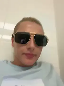 Yui-Ch – webcam model profile photo Image 8