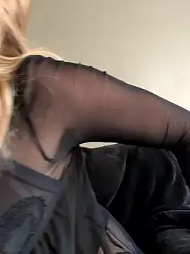 caylin – webcam model profile photo Image 10