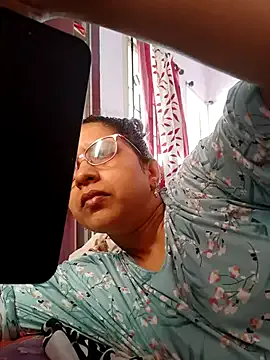 indialatin – webcam model profile photo Image 2