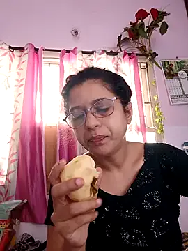 indialatin – webcam model profile photo Image 9