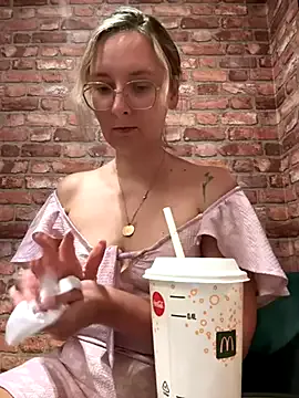 bunnyblondy – webcam model profile photo Image 11