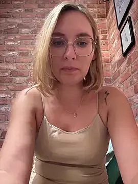 bunnyblondy – webcam model profile photo Image 2