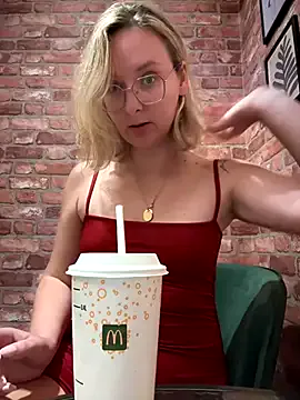 bunnyblondy – webcam model profile photo Image 9