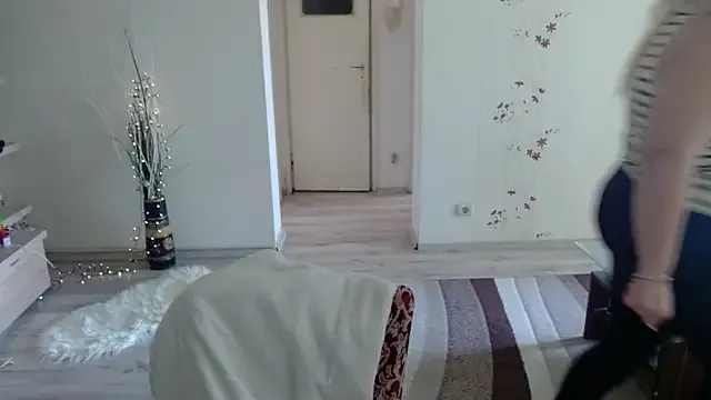 Runarunapi – webcam model profile photo Image 11