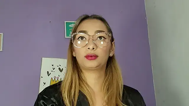 Emma96_hot – webcam model profile photo Image 4