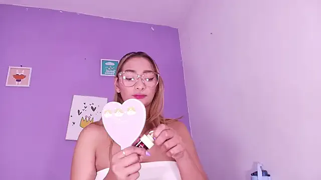 Emma96_hot – webcam model profile photo Image 5