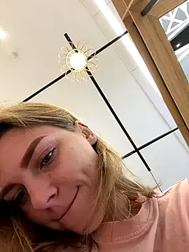 bunnyblondy – webcam model profile photo Image 15