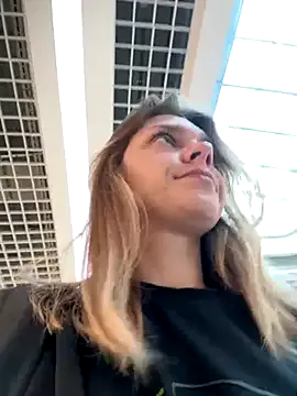 bunnyblondy – webcam model profile photo Image 2