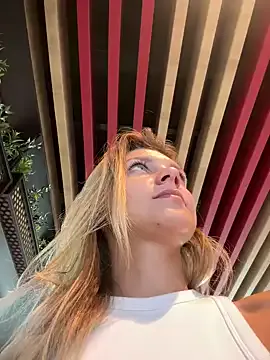 bunnyblondy – webcam model profile photo Image 3