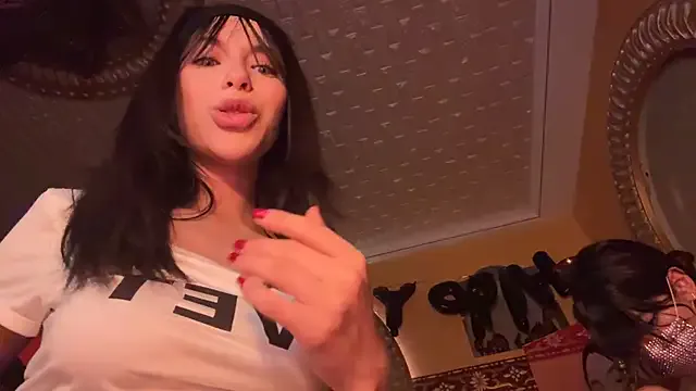 Yui-Ch – webcam model profile photo Image 2