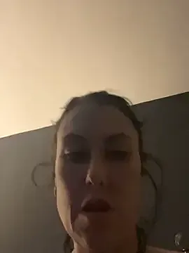 milla_bella – webcam model profile photo Image 9